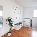 Grosse Komfortwohnung Mit Terrasse & Balkon, 2 Schlafzimmer, Ruhige Lage