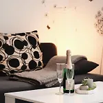Grosse Komfortwohnung Mit Terrasse & Balkon, 2 Schlafzimmer, Ruhige Lage Apartamento