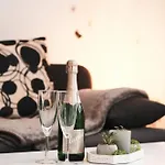 Apartamento Grosse Komfortwohnung Mit Terrasse & Balkon, 2 Schlafzimmer, Ruhige Lage