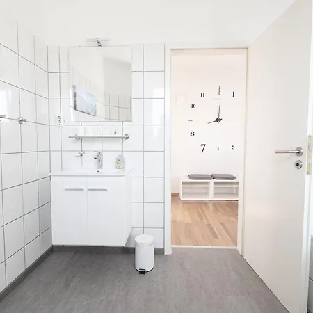 Grosse Komfortwohnung Mit Terrasse & Balkon, 2 Schlafzimmer, Ruhige Lage *
