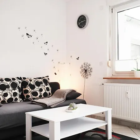 Grosse Komfortwohnung Mit Terrasse & Balkon, 2 Schlafzimmer, Ruhige Lage 아파트